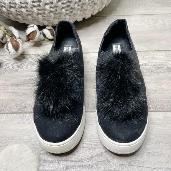 Steve Madden Furlie Pom Pom Faux Suede Slip On Sneakers Black Size 8.5M - Picture 4 of 7